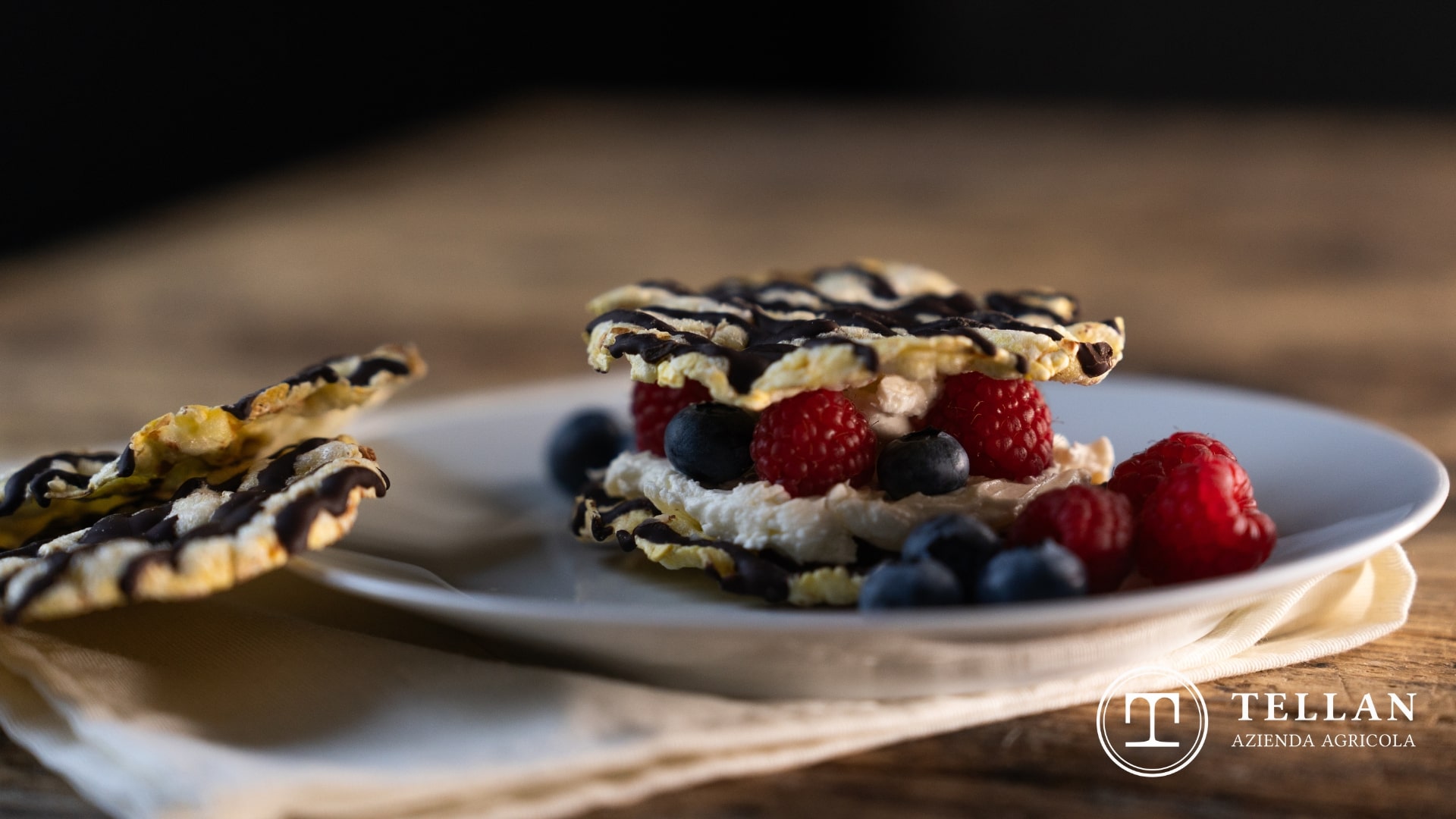 galletta di mais con frutti rossi e cioccolato